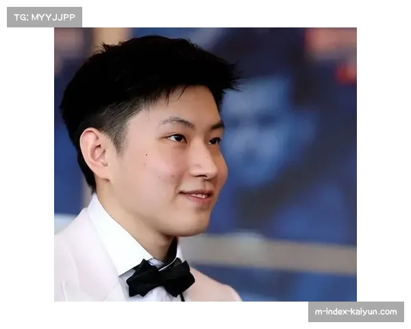 赵心童状态回升轻松战胜布朗 将与范争一争夺四强席位